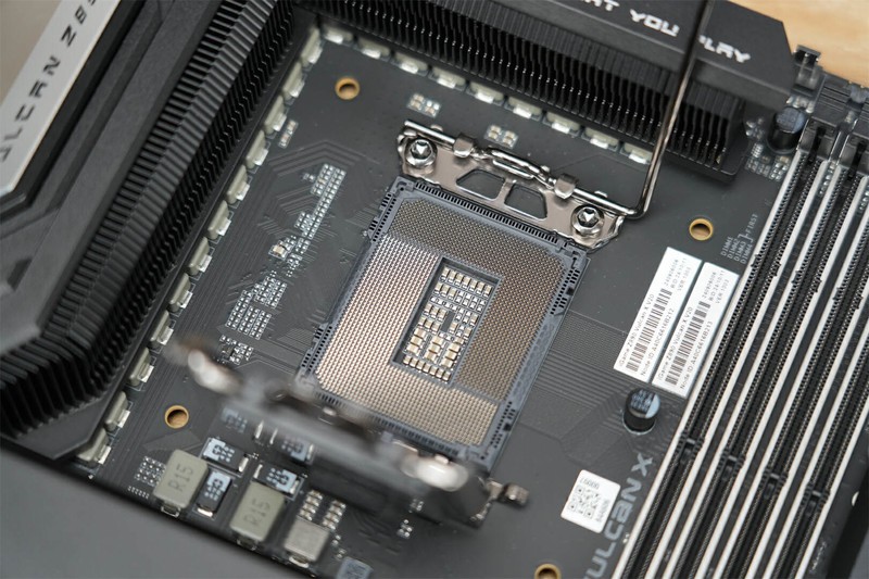 豪华用料，极致体验-七彩虹iGame Z890 Vulcan W V20火神主板评测