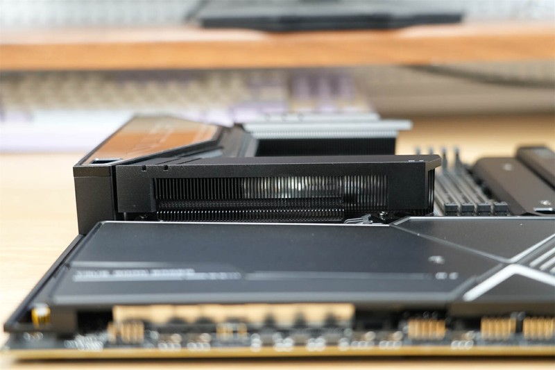 豪华用料，极致体验-七彩虹iGame Z890 Vulcan W V20火神主板评测