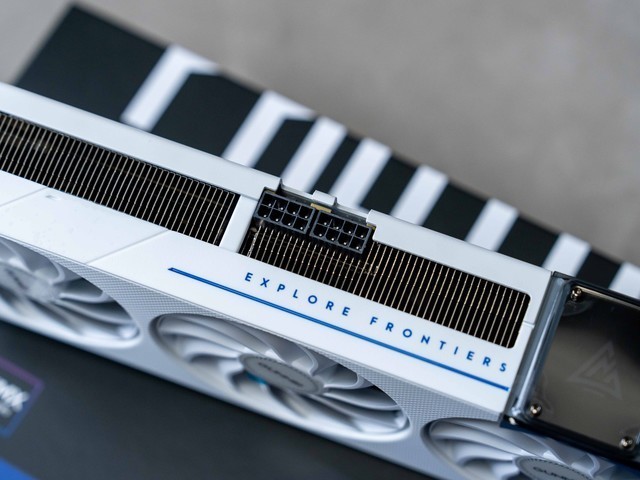 这波真的可以冲，2K甜品卡之蓝戟B580 Photon 12G OC测评