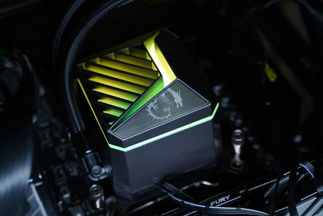 好看好装好冷 微星MAG CORELIQUID A15 360 360水冷测评