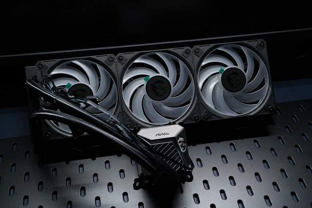 好看好装好冷 微星MAG CORELIQUID A15 360 360水冷测评