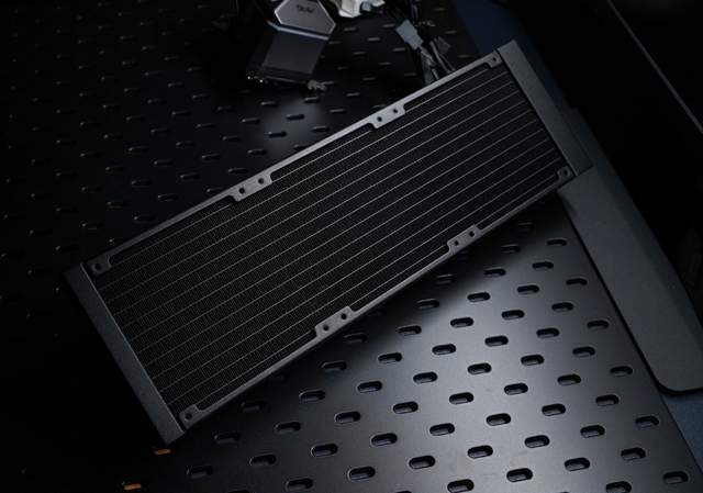 好看好装好冷 微星MAG CORELIQUID A15 360 360水冷测评