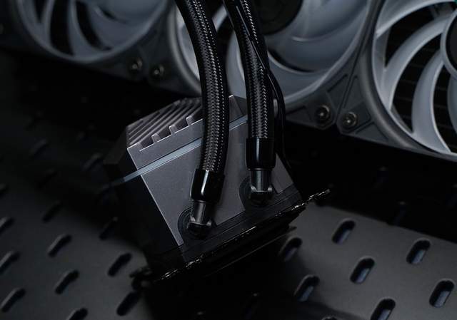 好看好装好冷 微星MAG CORELIQUID A15 360 360水冷测评