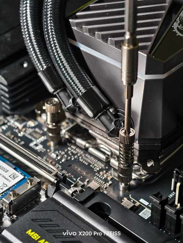 好看好装好冷 微星MAG CORELIQUID A15 360 360水冷测评