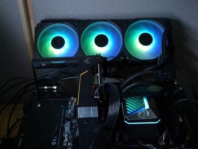 好看好装好冷 微星MAG CORELIQUID A15 360 360水冷测评