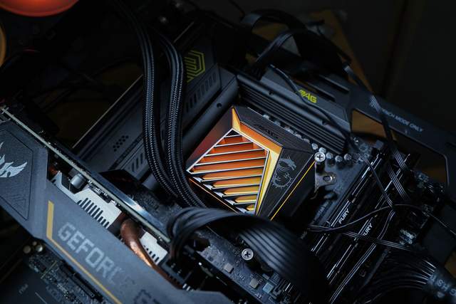 好看好装好冷 微星MAG CORELIQUID A15 360 360水冷测评