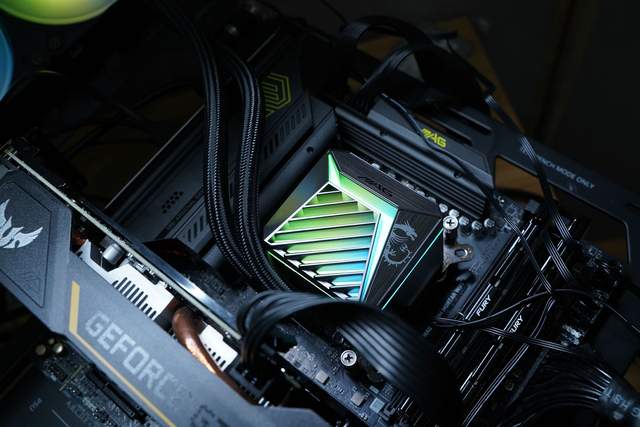 好看好装好冷 微星MAG CORELIQUID A15 360 360水冷测评