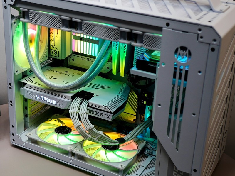 上了13代的车，花费万元攒高颜值主机，果然白色和RGB更配！