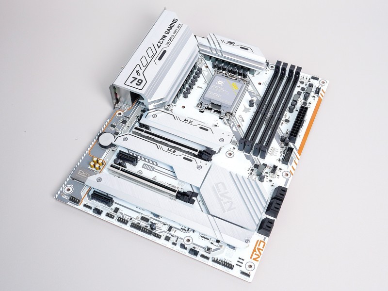 上了13代的车，花费万元攒高颜值主机，果然白色和RGB更配！