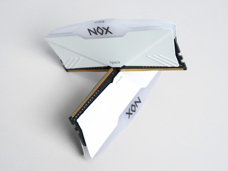 上了13代的车，花费万元攒高颜值主机，果然白色和RGB更配！