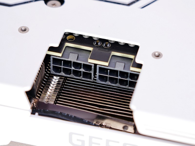 上了13代的车，花费万元攒高颜值主机，果然白色和RGB更配！