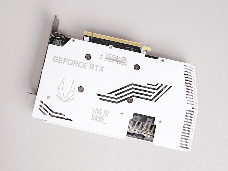 上了13代的车，花费万元攒高颜值主机，果然白色和RGB更配！