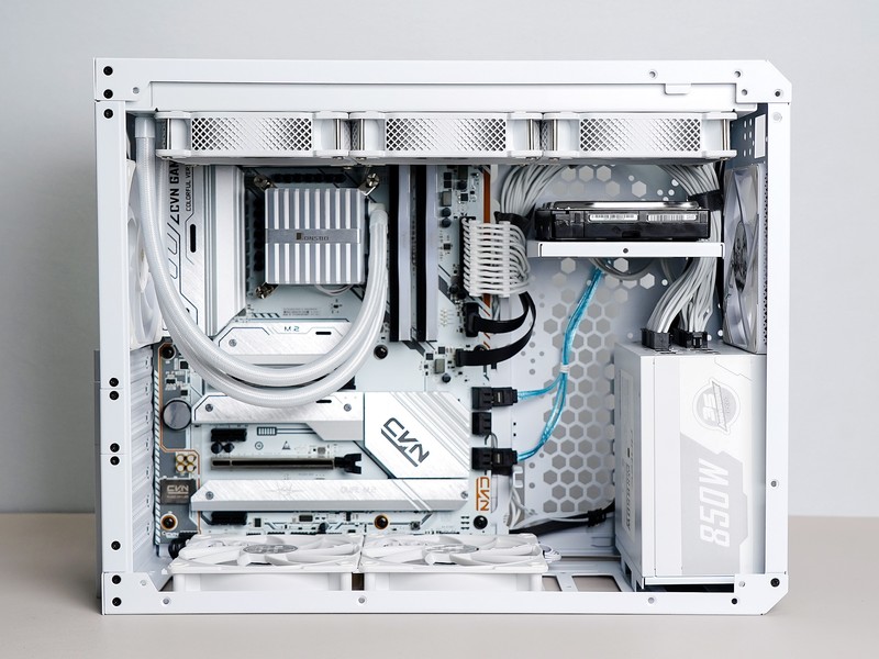 上了13代的车，花费万元攒高颜值主机，果然白色和RGB更配！