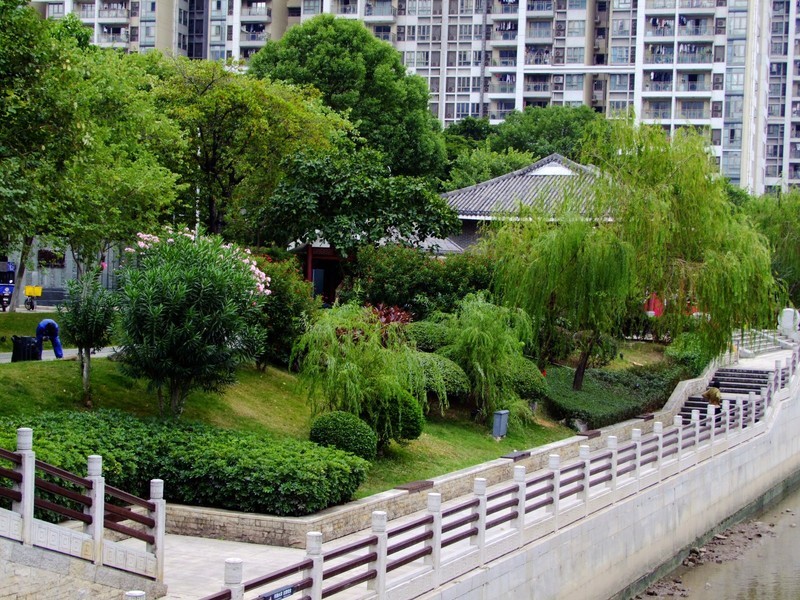 S100的RAW格式使用光影魔术手批量转换为JPEG格式，转换中只添加了去雾处理