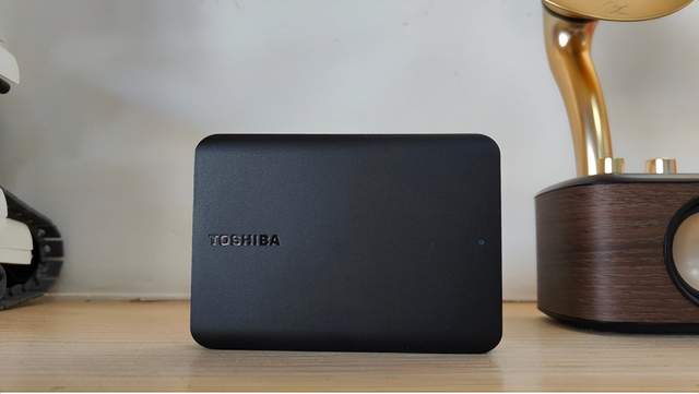 移动硬盘怎么挑，东芝Canvio Basics 新小黑A5，小巧的体积极致的享受
