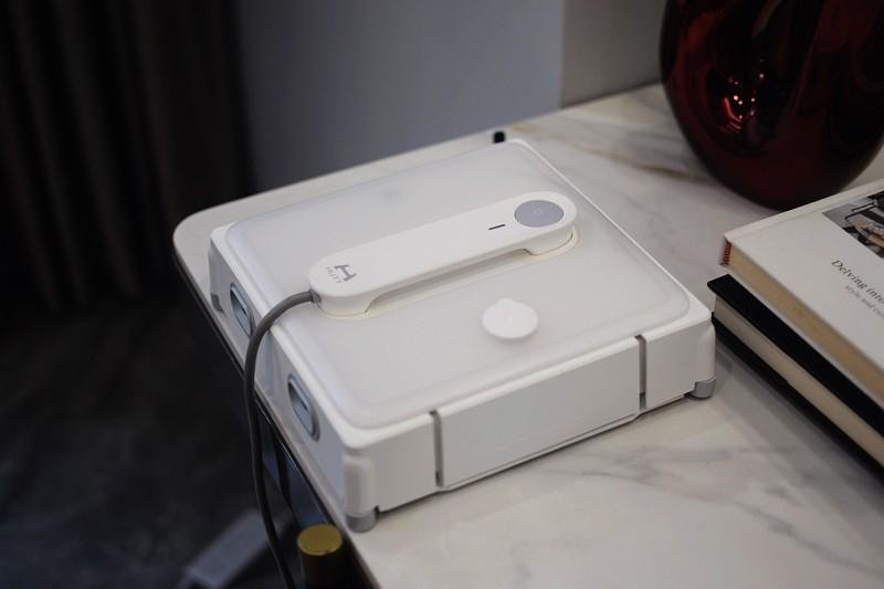 让擦窗更轻松 双向四喷头 赫特智能擦窗机器人W9