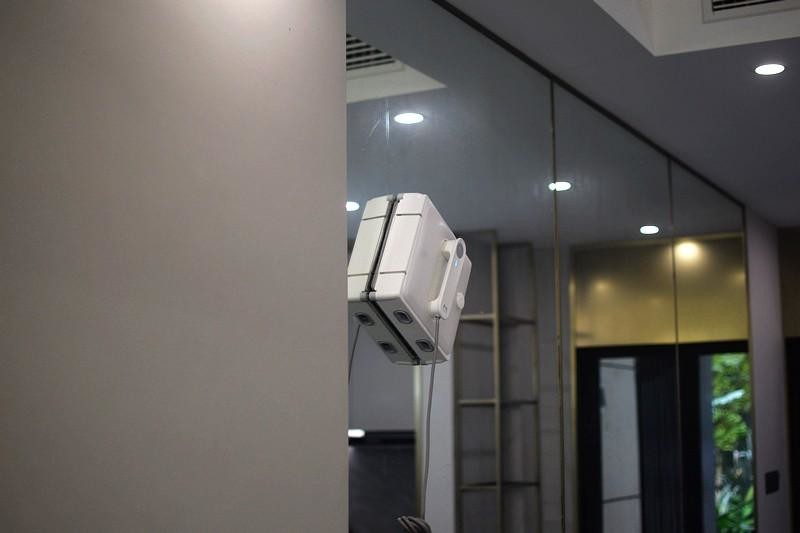 让擦窗更轻松 双向四喷头 赫特智能擦窗机器人W9