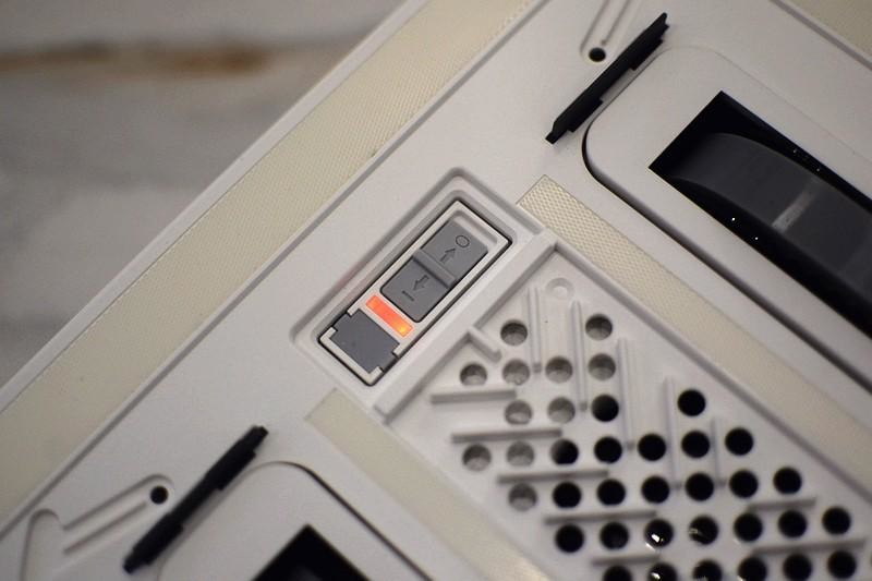 让擦窗更轻松 双向四喷头 赫特智能擦窗机器人W9