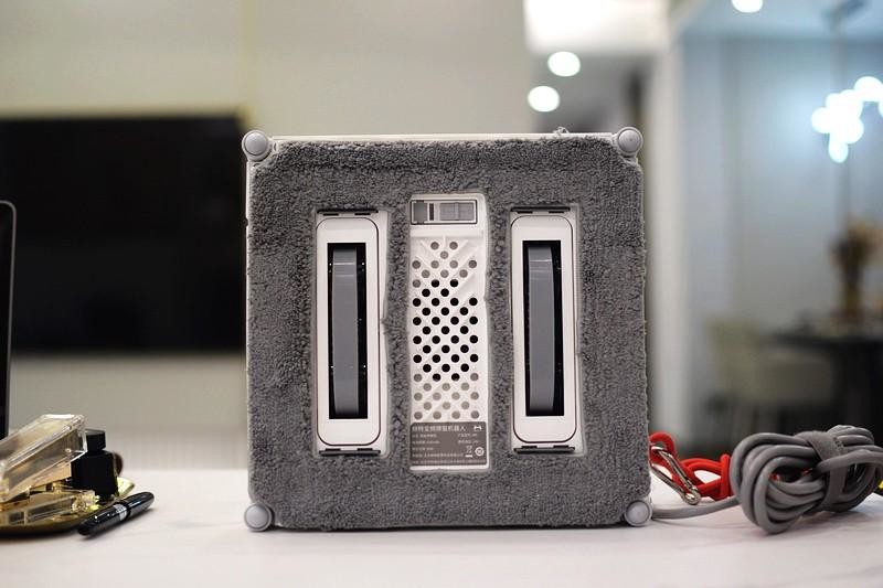 让擦窗更轻松 双向四喷头 赫特智能擦窗机器人W9