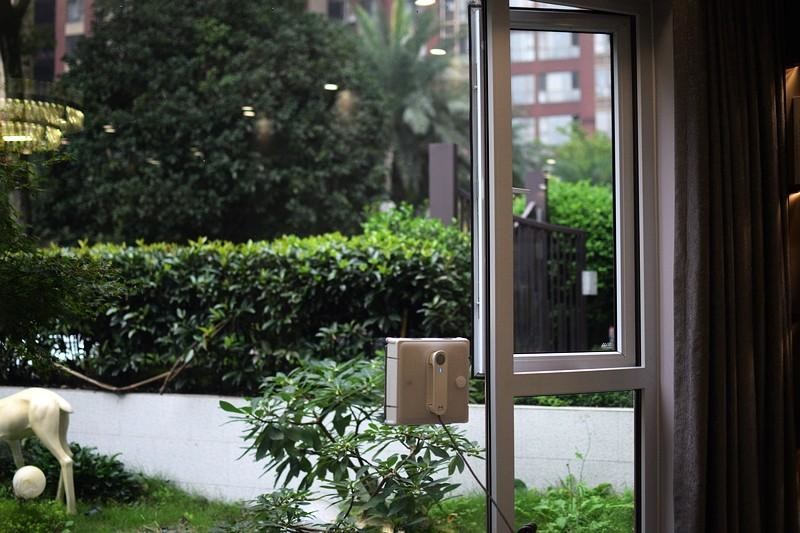 让擦窗更轻松 双向四喷头 赫特智能擦窗机器人W9