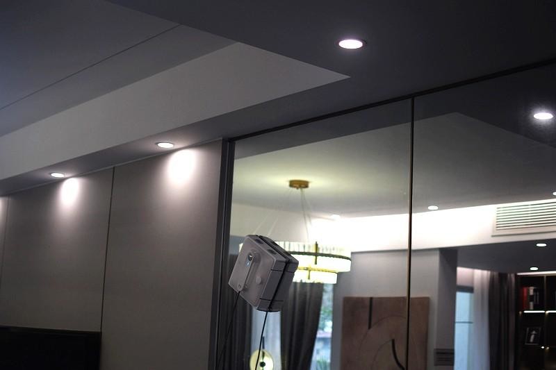 让擦窗更轻松 双向四喷头 赫特智能擦窗机器人W9