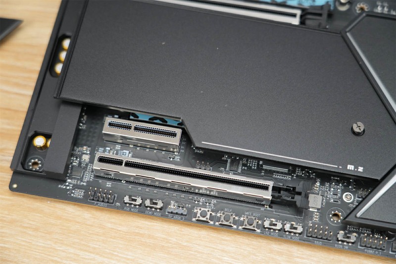 豪华用料，极致体验-七彩虹iGame Z890 Vulcan W V20火神主板评测