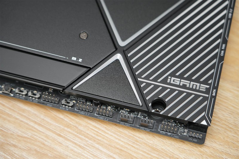 豪华用料，极致体验-七彩虹iGame Z890 Vulcan W V20火神主板评测