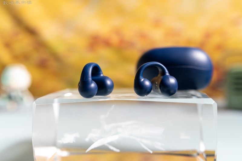 造型别致的耳夹式耳机，听出新色彩，塞那Z50上手
