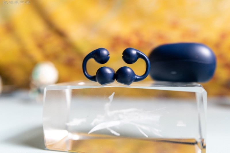 造型别致的耳夹式耳机，听出新色彩，塞那Z50上手