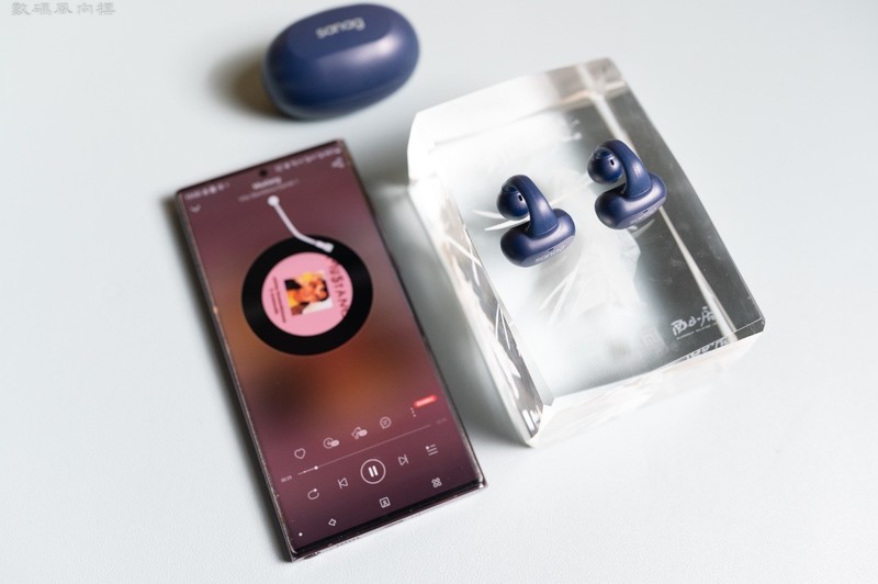 造型别致的耳夹式耳机，听出新色彩，塞那Z50上手