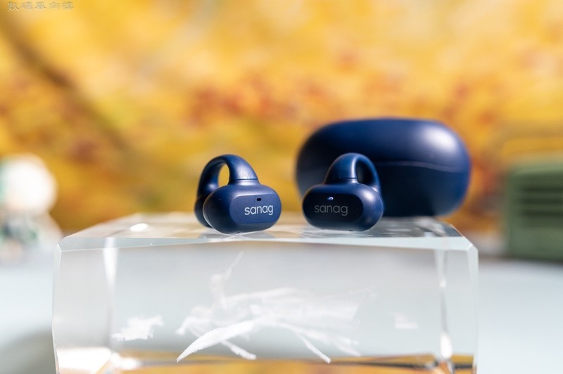 造型别致的耳夹式耳机，听出新色彩，塞那Z50上手
