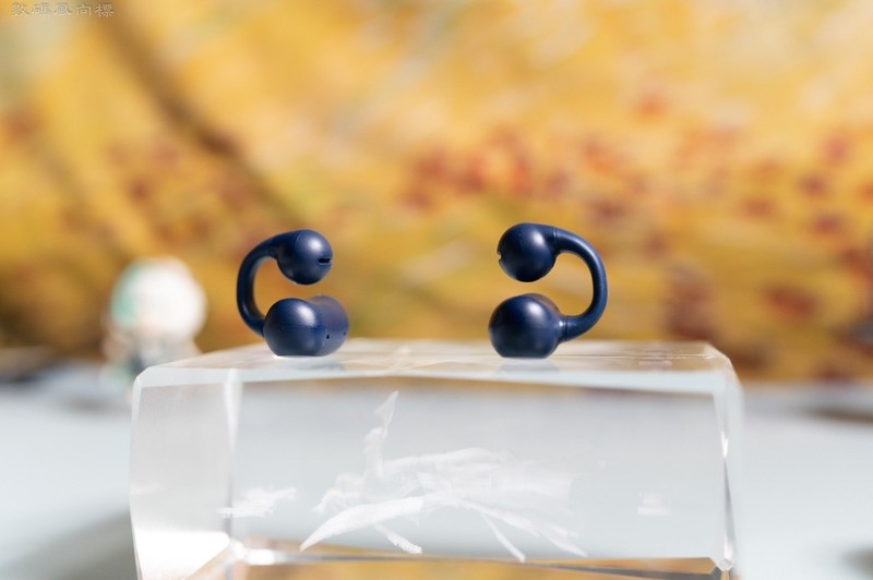 造型别致的耳夹式耳机，听出新色彩，塞那Z50上手