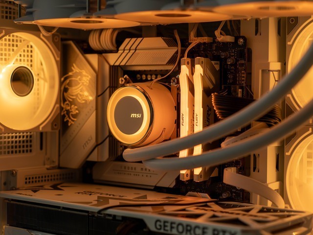 突出一个通透，微星MAG PANO 100L PZ WIHTE白刃PLUS海景房机箱晒单