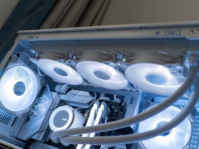 突出一个通透，微星MAG PANO 100L PZ WIHTE白刃PLUS海景房机箱晒单