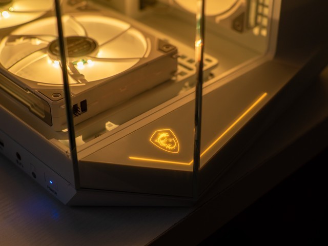 突出一个通透，微星MAG PANO 100L PZ WIHTE白刃PLUS海景房机箱晒单