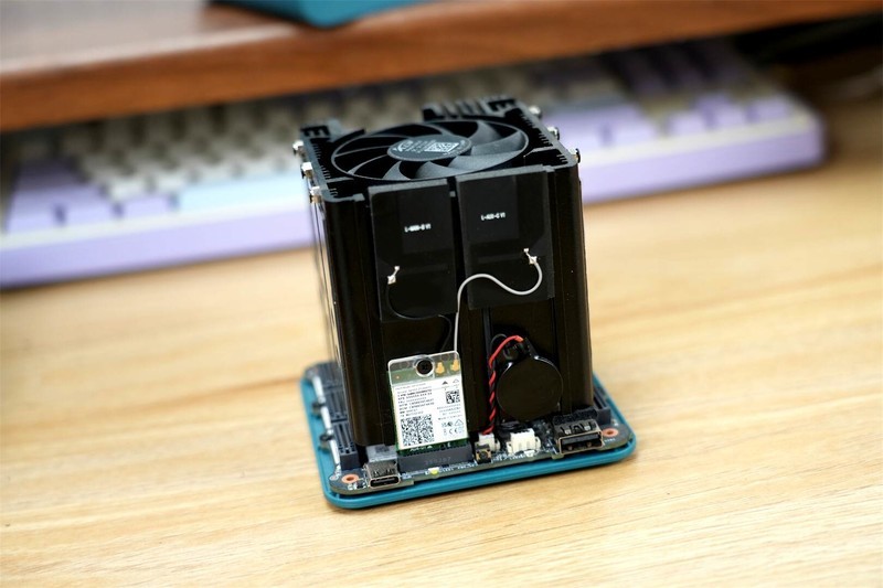 零刻ME mini：集轻办公与NAS于一身的精致迷你主机