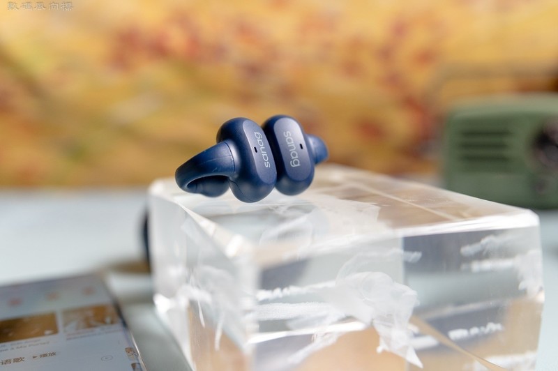 造型别致的耳夹式耳机，听出新色彩，塞那Z50上手