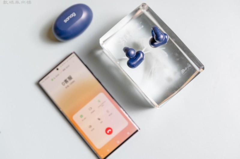 造型别致的耳夹式耳机，听出新色彩，塞那Z50上手