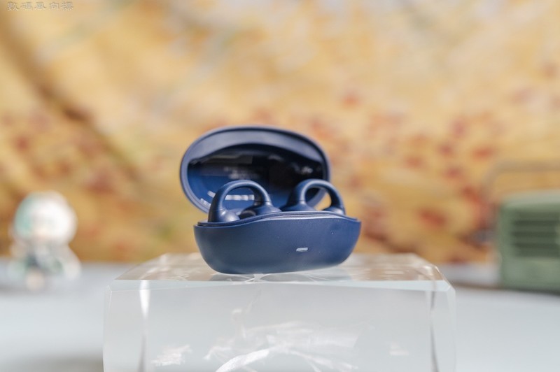 造型别致的耳夹式耳机，听出新色彩，塞那Z50上手
