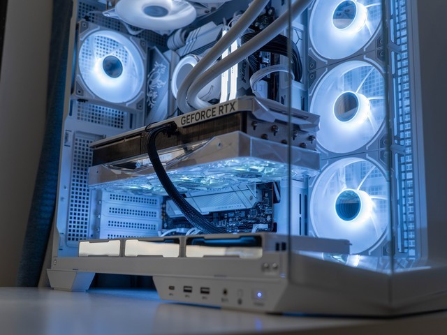 突出一个通透，微星MAG PANO 100L PZ WIHTE白刃PLUS海景房机箱晒单