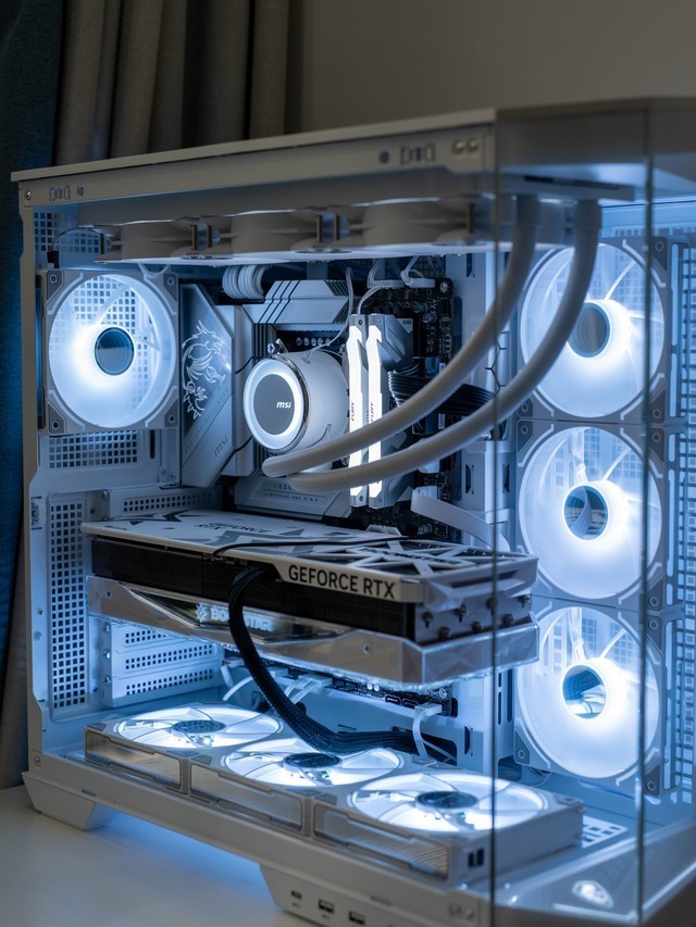 突出一个通透，微星MAG PANO 100L PZ WIHTE白刃PLUS海景房机箱晒单