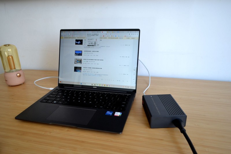 最高330W，体积只有游戏本充电器一半！SlimQ F330W氮化镓评测