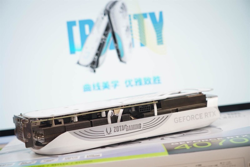 纯白之风，性能之巅：索泰 RTX 4070 Ti TRINITY OC 月白显卡体验