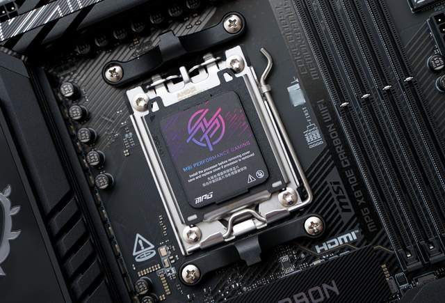 微星MPG X870E CARBON WIFI开箱 锐龙9000的最佳拍档？