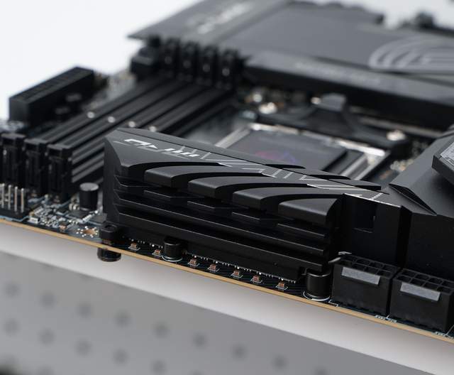 微星MPG X870E CARBON WIFI开箱 锐龙9000的最佳拍档？