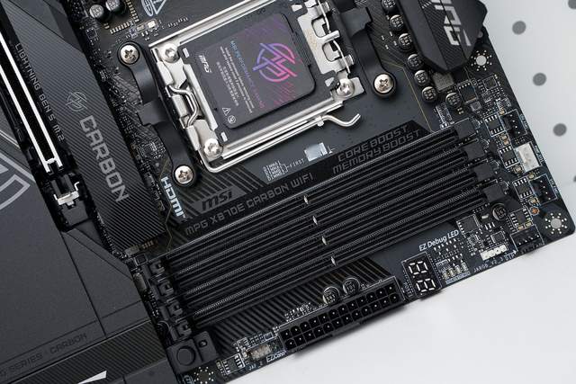 微星MPG X870E CARBON WIFI开箱 锐龙9000的最佳拍档？