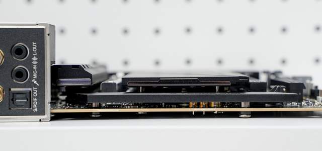 微星MPG X870E CARBON WIFI开箱 锐龙9000的最佳拍档？