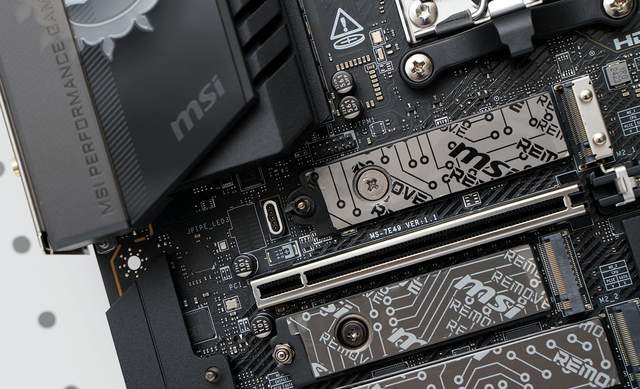 微星MPG X870E CARBON WIFI开箱 锐龙9000的最佳拍档？