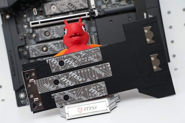 微星MPG X870E CARBON WIFI开箱 锐龙9000的最佳拍档？