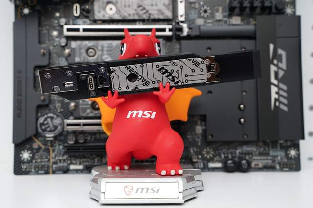 微星MPG X870E CARBON WIFI开箱 锐龙9000的最佳拍档？